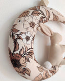 Lapin sur sa lune - Brown Flowers