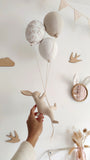 Lapin & ballons - Feuilles beige clair