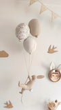Lapin & ballons - Feuilles beige clair