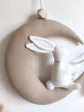 Lapin sur sa lune avec prénom - Beige