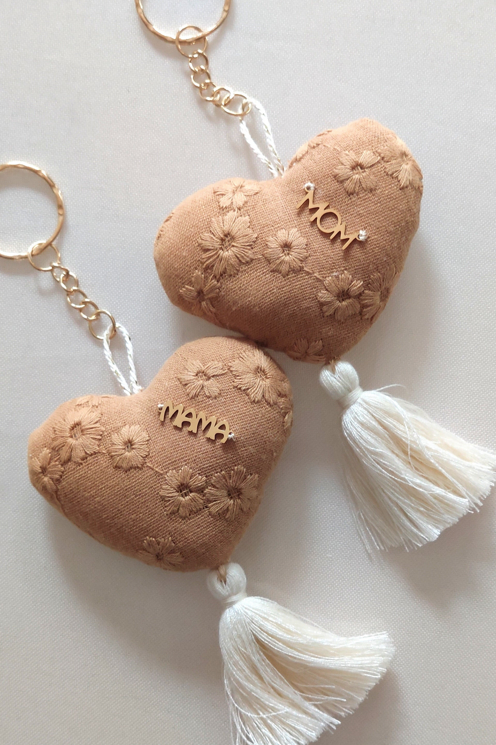 Porte-clefs coeur "Mom" ou "Mama"