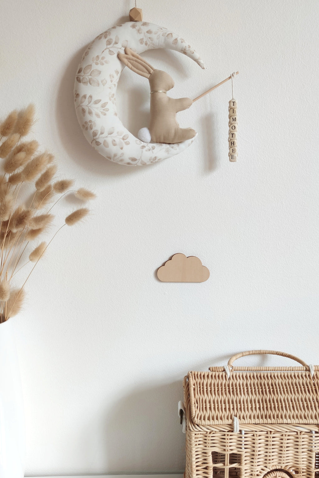 Lapin sur sa lune avec prénom - Feuilles Esprit beige