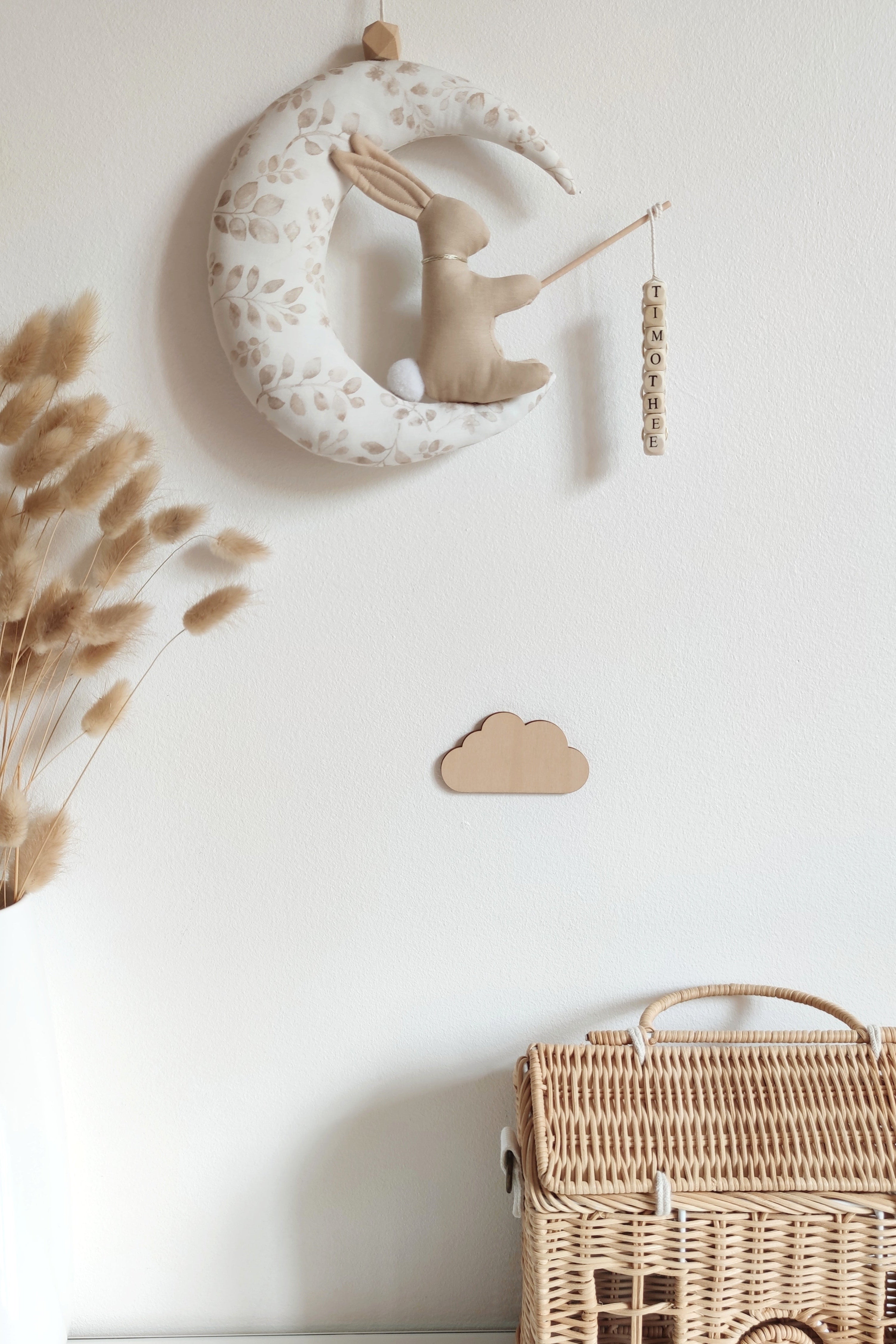 Lapin sur sa lune avec prénom - Feuilles Esprit beige