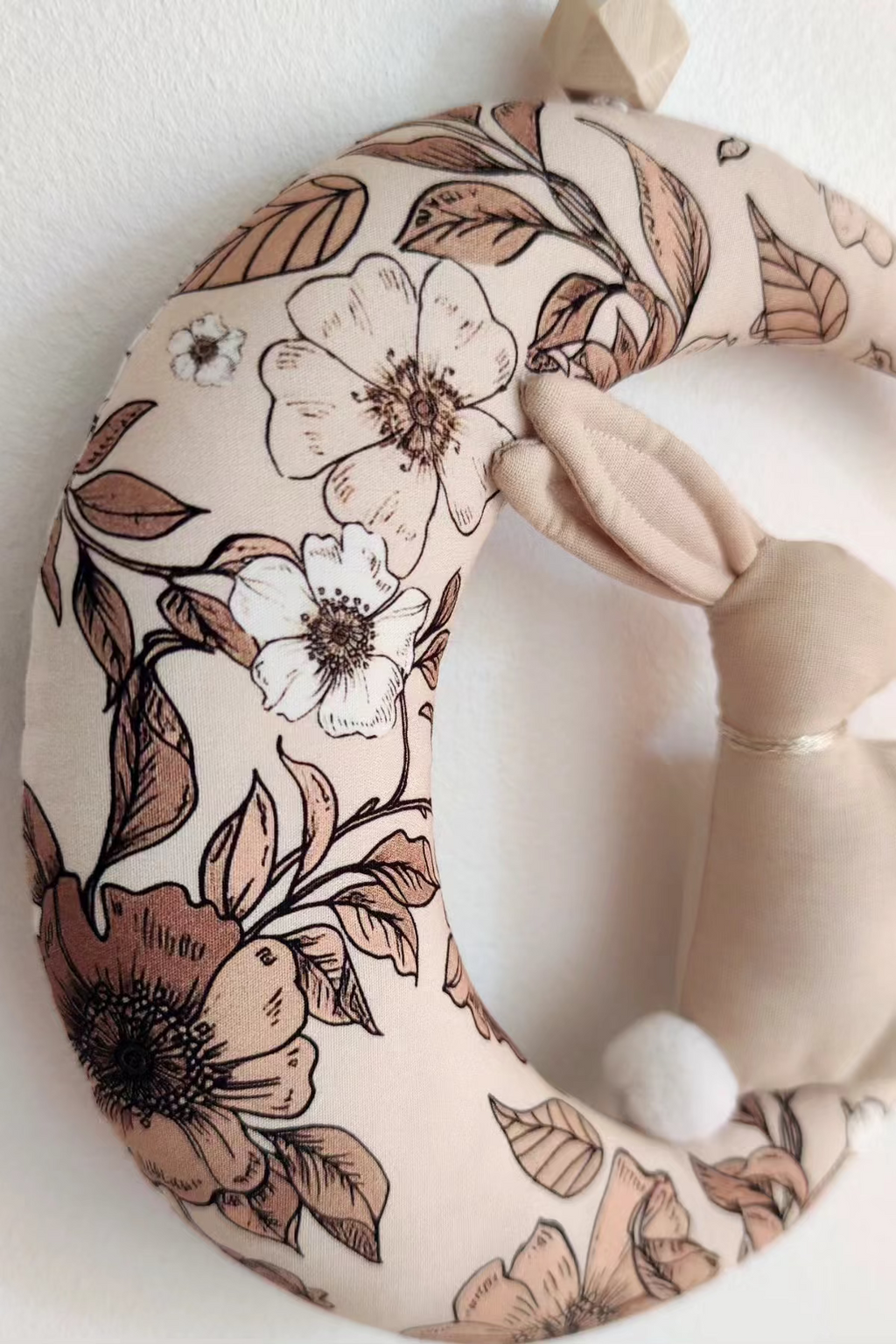 Lapin sur sa lune - Brown Flowers