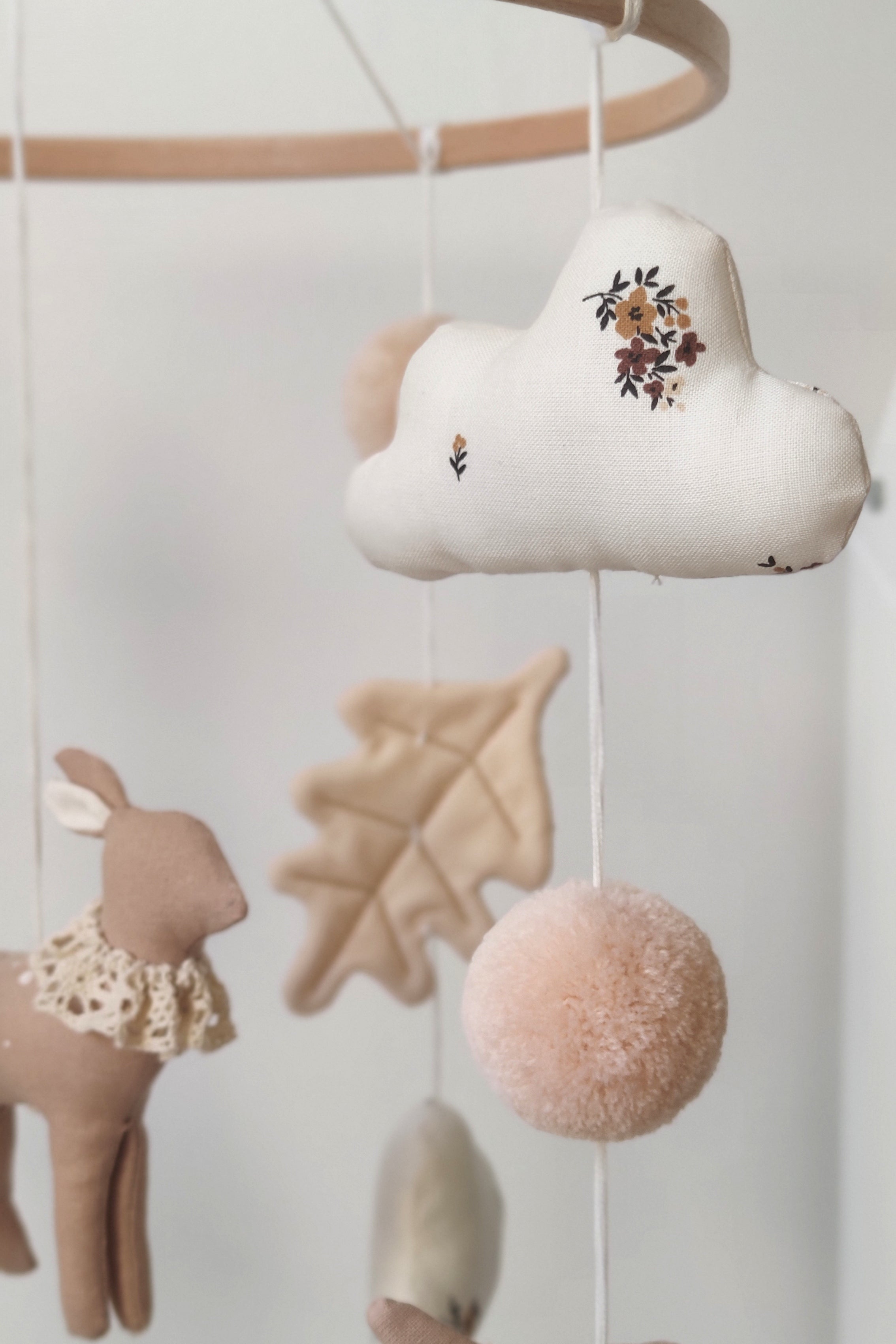 Mobile décoratif - Biche & feuilles de chêne