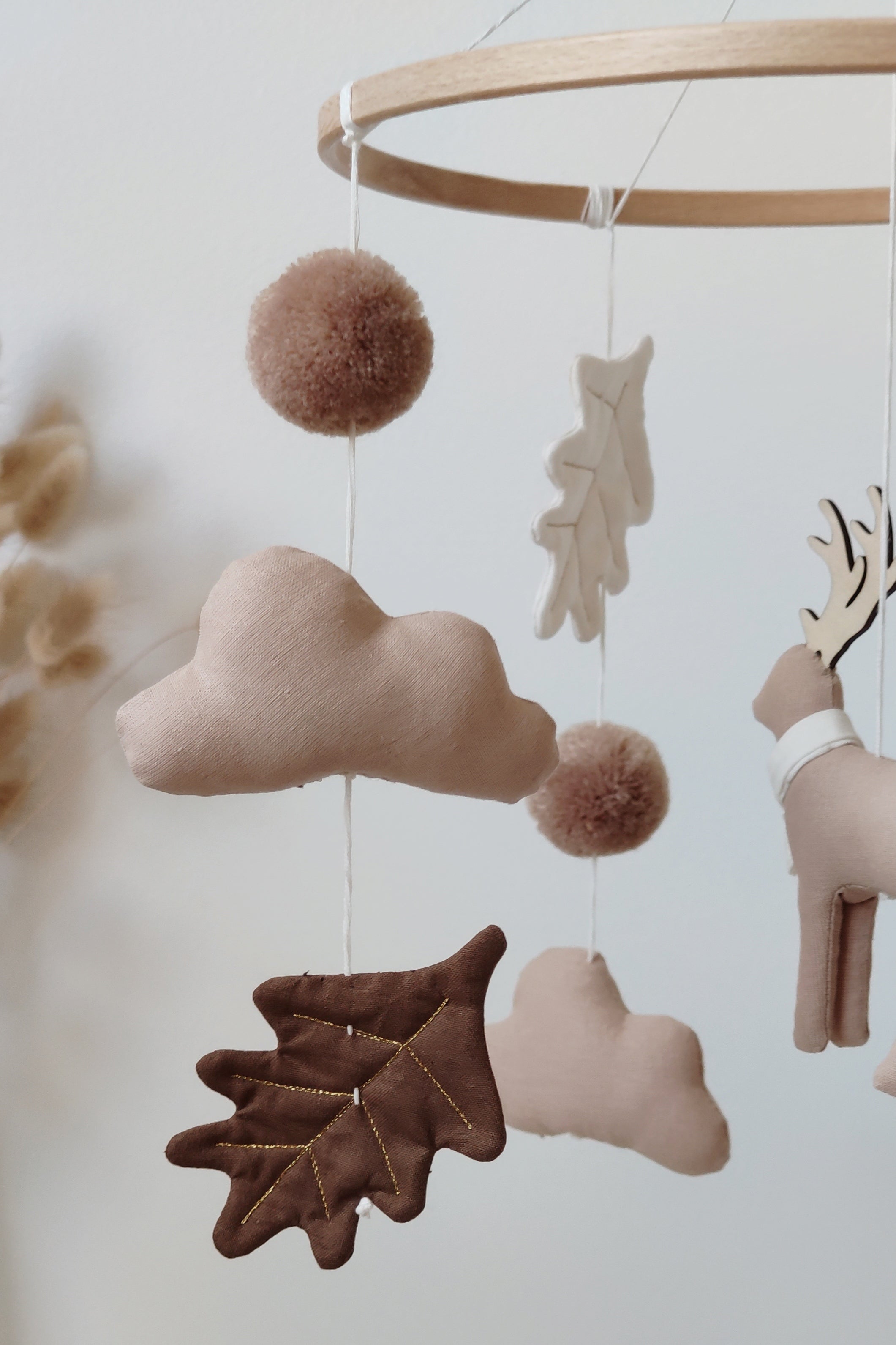 Mobile décoratif - Cerf & feuilles de chêne