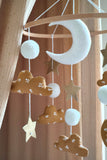 Mobile décoratif lune étoiles - Ocre & Blanc