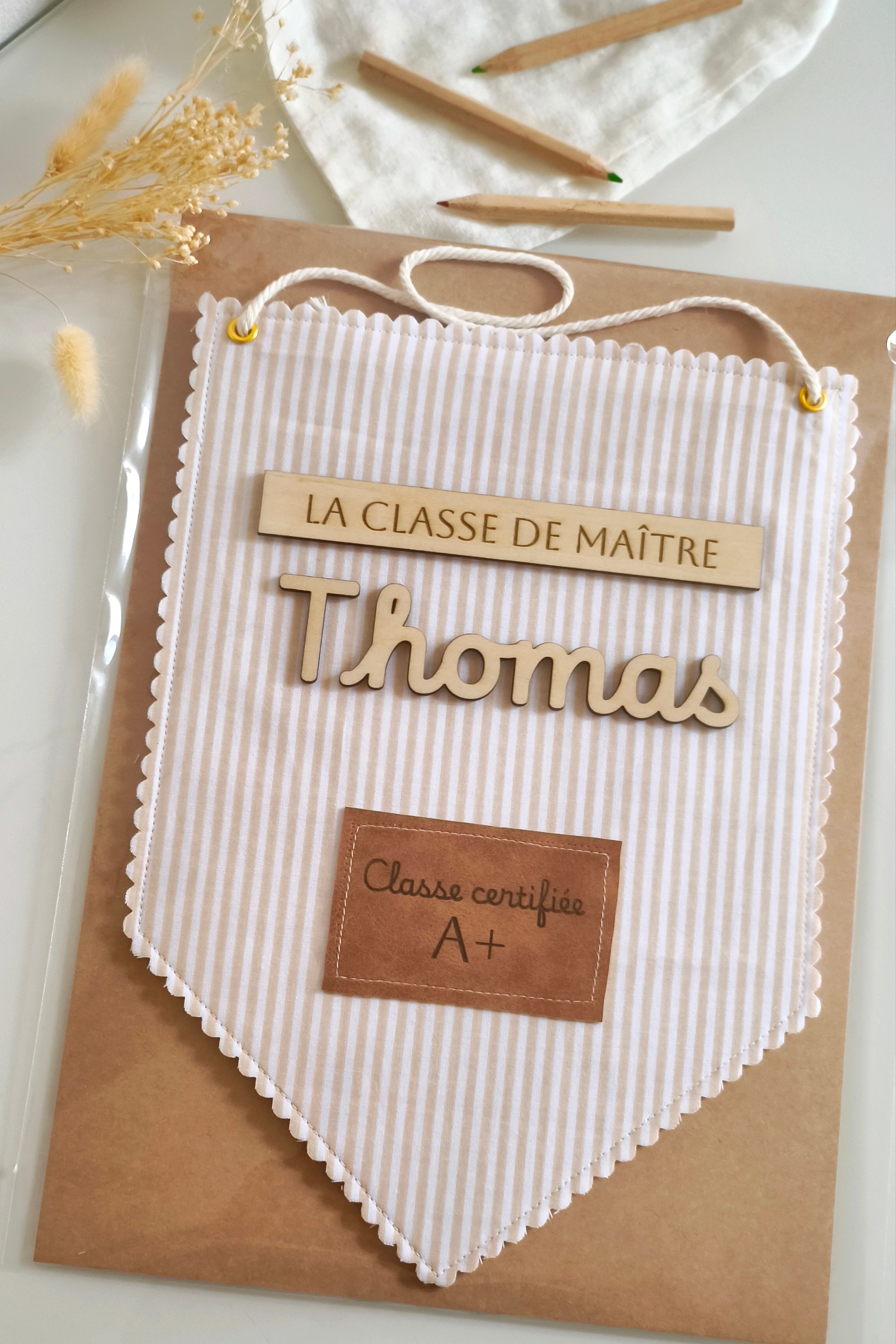 Fanion personnalisé Maître - Beige & Cuir ✏️