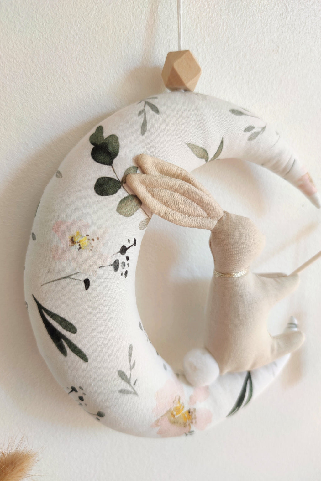 Lapin sur sa lune - Pivoines