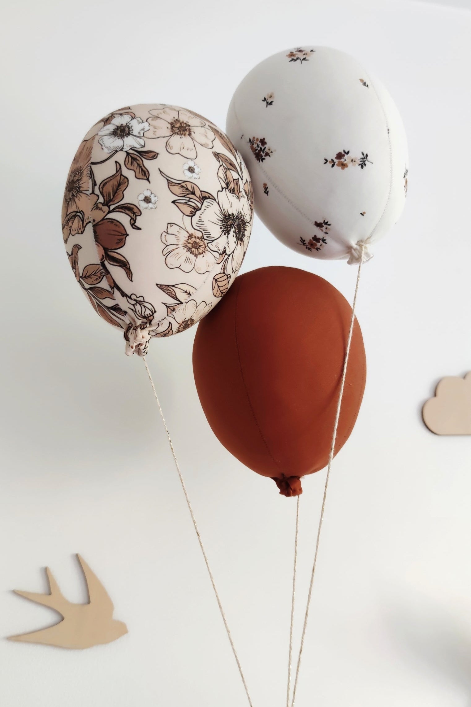 Lapin & ballons - Brown Flowers