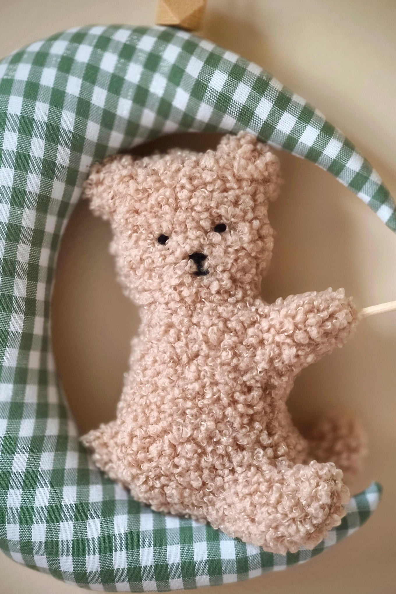 Nounours sur sa lune avec prénom - Vichy vert