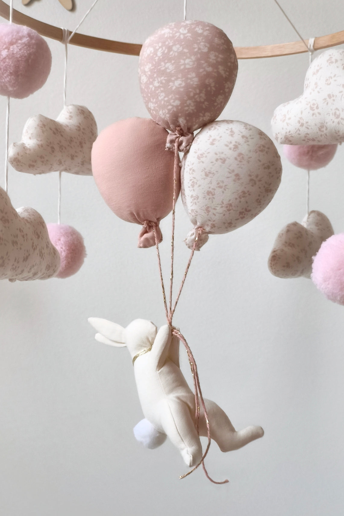 Mobile décoratif Lapin & Ballons - Rose