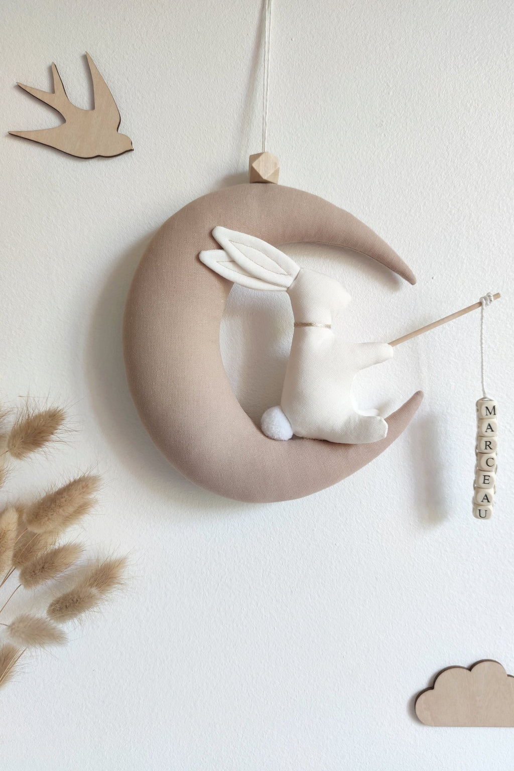 Lapin sur sa lune avec prénom - Beige