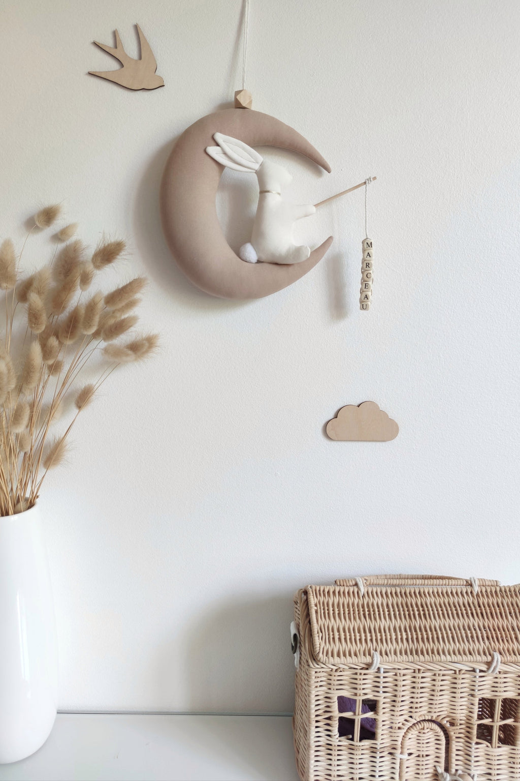 Lapin sur sa lune avec prénom - Beige