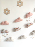 Guirlande nuages porte photos - Fleurs Pêche