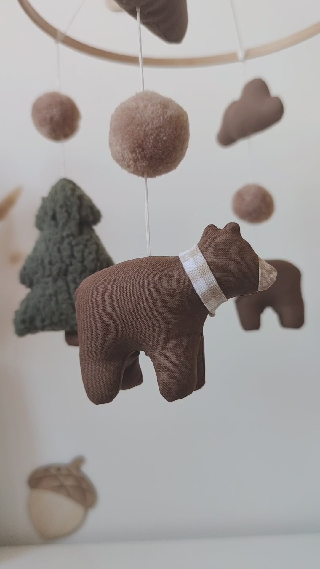 Mobile décoratif - Ours en forêt