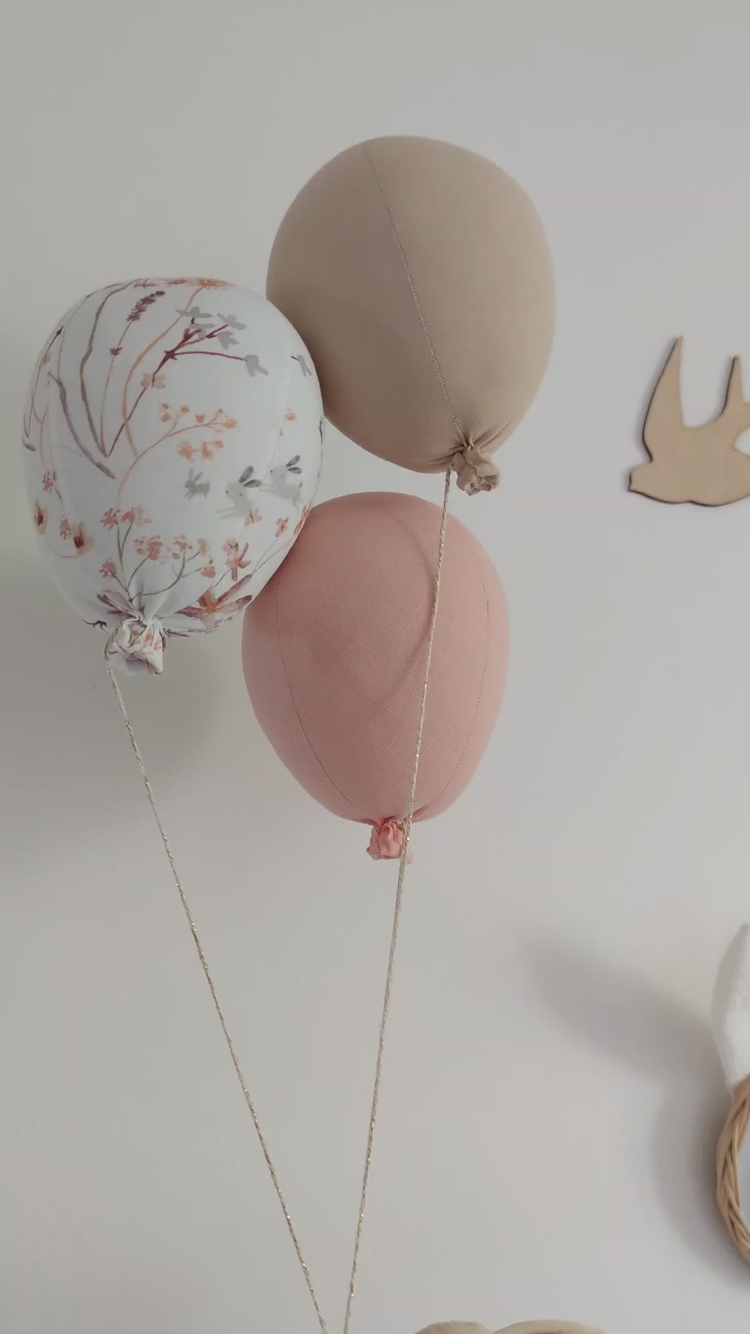 Lapin & ballons - Feuilles beige clair