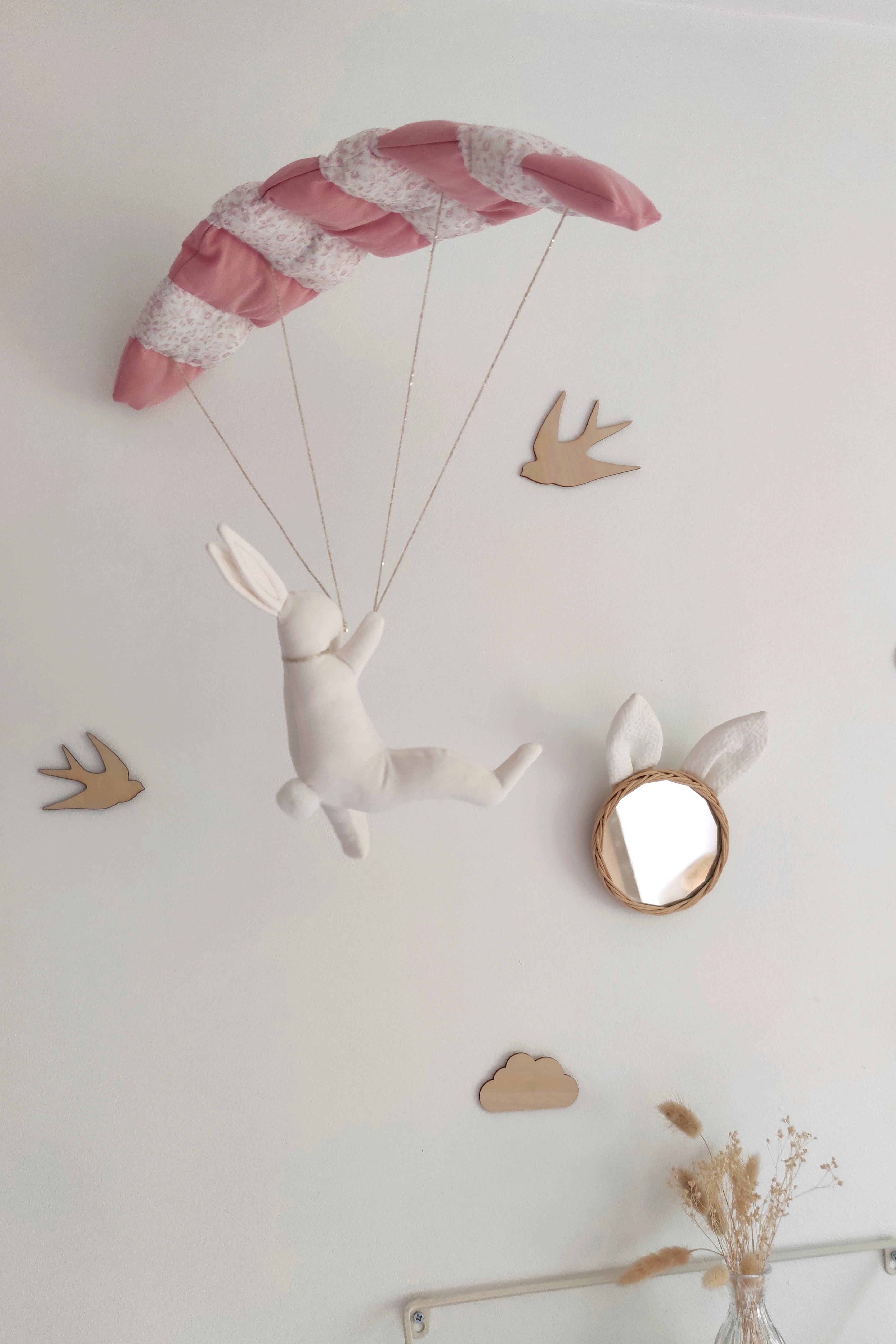 Lapin en parapente - Rose